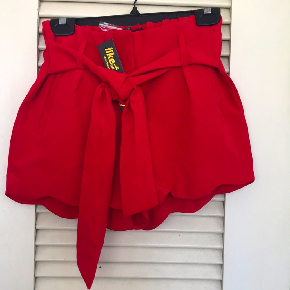 Beautiful Red Shorts w scalloped hem line.
